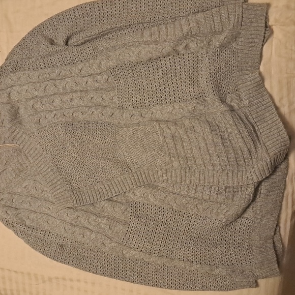 LoveStich Sweater - Picture 4 of 5